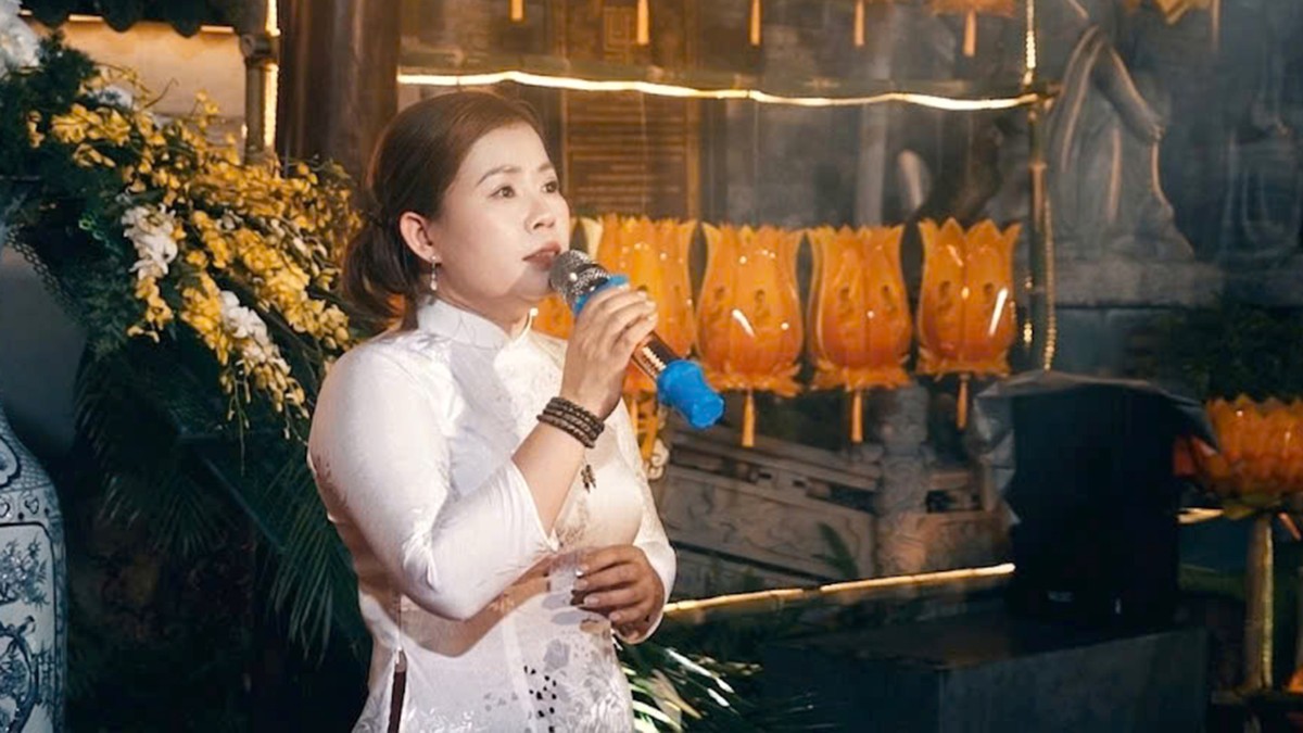 Tiết mục biểu diễn trong đêm văn nghệ Mừng Khánh Đản tại chùa Huệ Hương