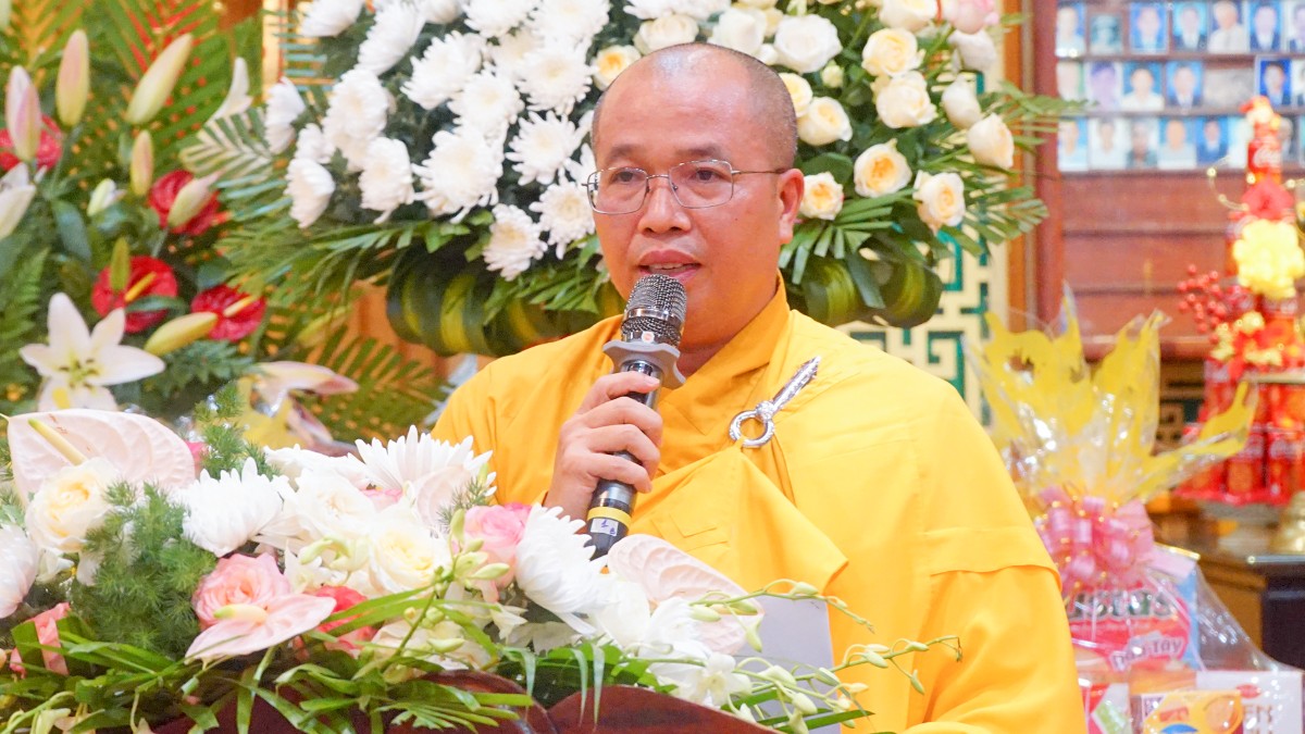 Thượng tọa Thích Nhuận Thông cung tuyên tiểu sử cố Hòa thượng Tăng cang Thích Từ Vân