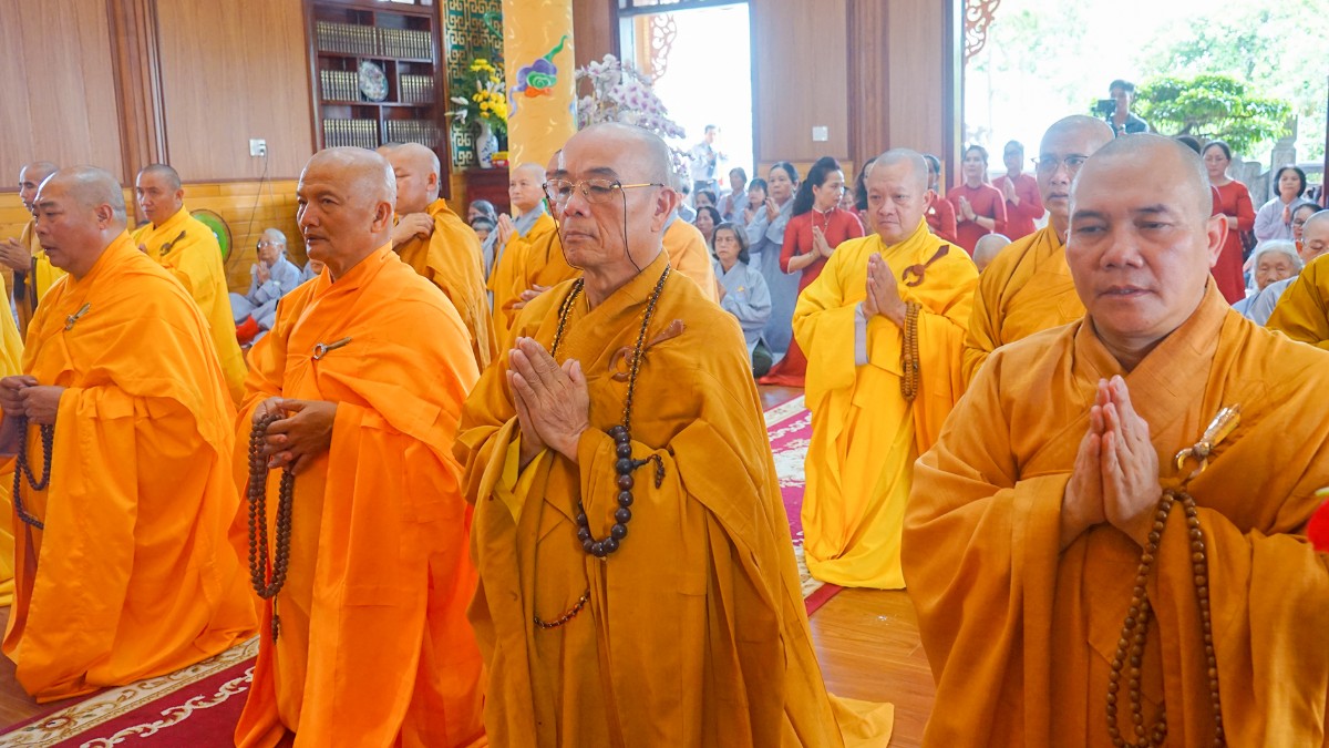 Đạo tràng trì tụng kinh cầu nguyện Giác linh cố Hòa thượng