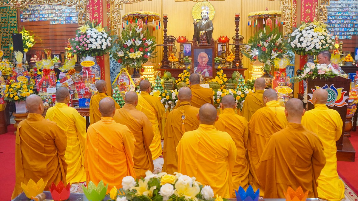 Môn đồ pháp quyến và Phật tử thành kính tưởng niệm cố Hòa thượng