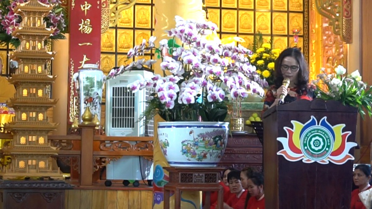 Đại diện hai bên gia đình phát biểu trong lễ hằng thuận