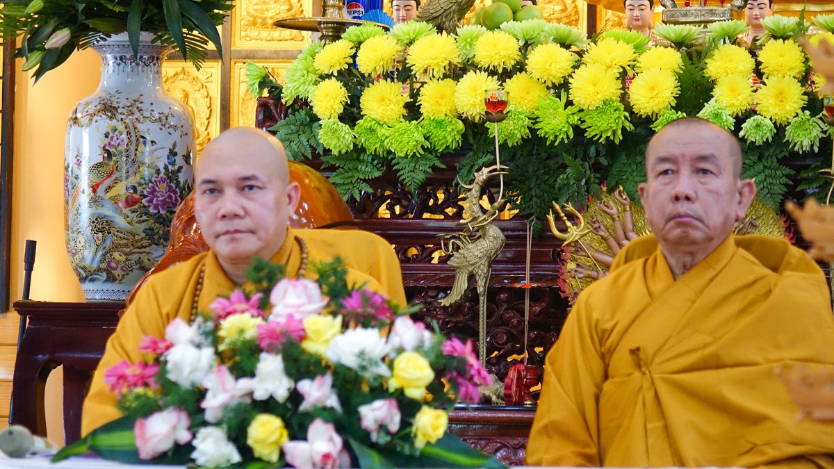 Thượng tọa Thích Vạn Nhơn ban đạo từ