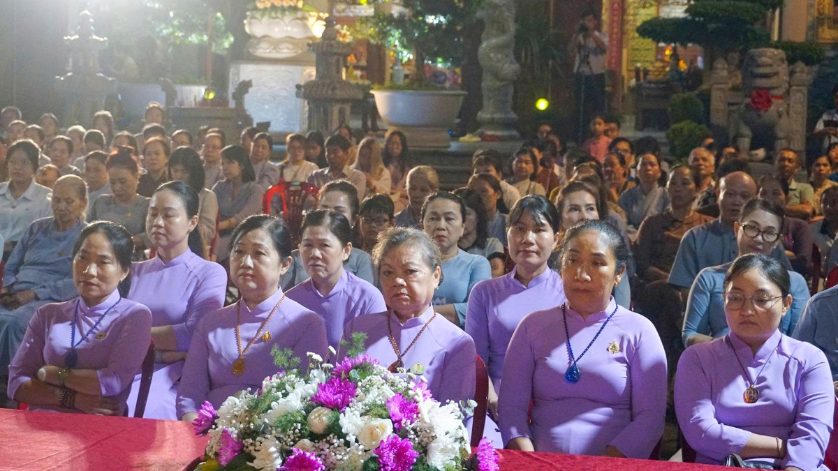 Thượng tọa Thích Vạn Nhơn thuyết giảng chủ đề Ý nghĩa Phật đản sinh tại chùa Huệ Hương
