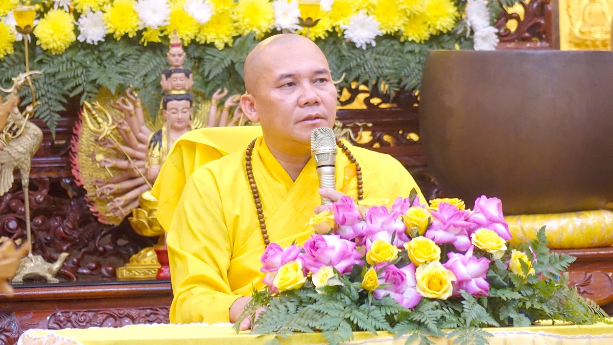 Thượng tọa Thích Vạn Nhơn thuyết giảng chủ đề Hình tượng Quán Thế Âm tại chùa Huệ Hương